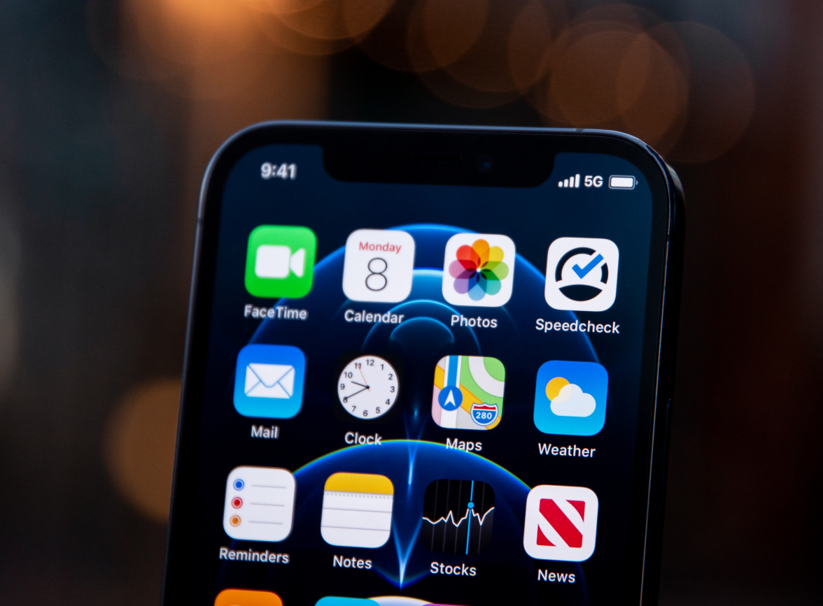 嘉峪关苹果手机维修分享为什么 iPhone 12 在冬季会自动关机 